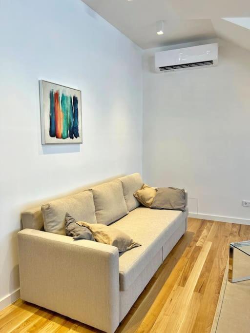 White 1 Bd Old Town Apartment By Hostlovers 考纳斯 外观 照片