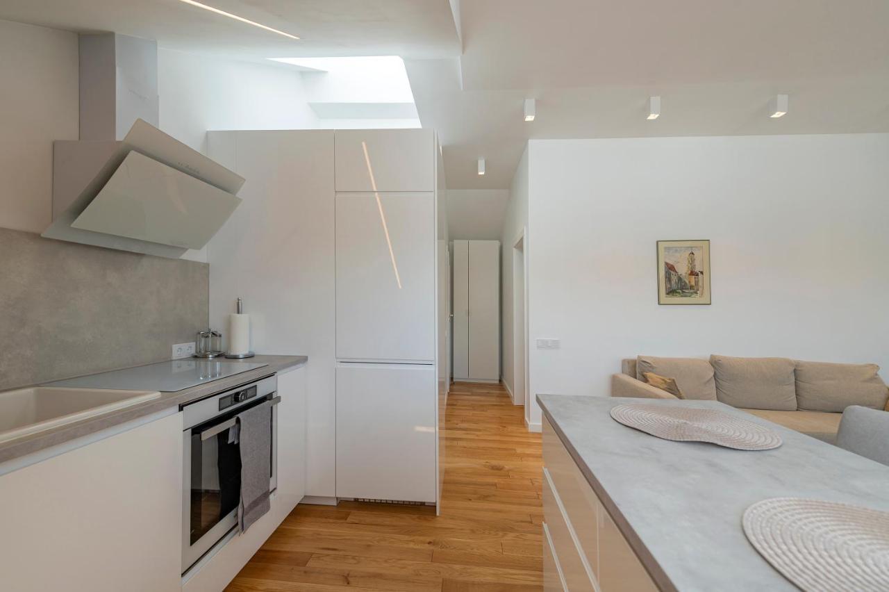 White 1 Bd Old Town Apartment By Hostlovers 考纳斯 外观 照片