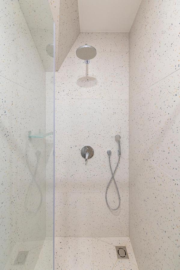 White 1 Bd Old Town Apartment By Hostlovers 考纳斯 外观 照片