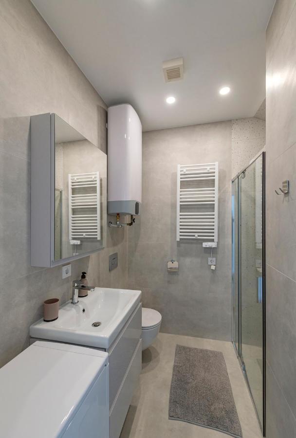 White 1 Bd Old Town Apartment By Hostlovers 考纳斯 外观 照片
