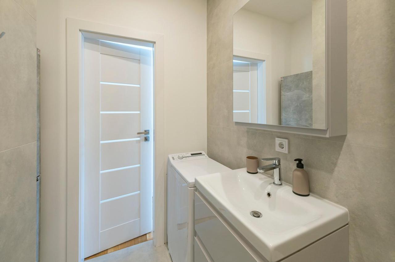 White 1 Bd Old Town Apartment By Hostlovers 考纳斯 外观 照片